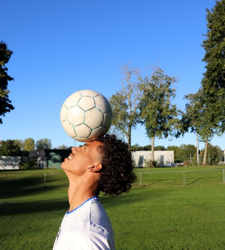 Hvilket udstyr bruger moderne fodboldspillere?