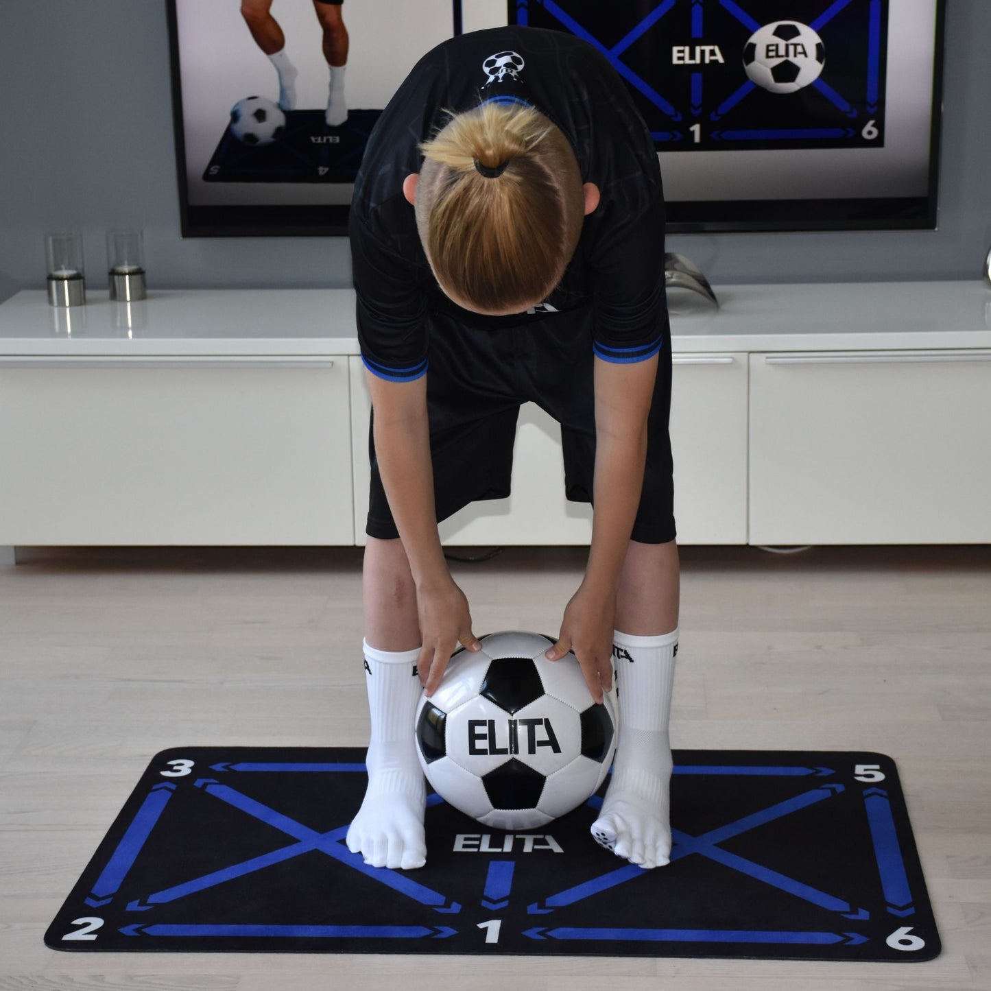 Placering af bold på drible træningsmåtte med Grip Socks
